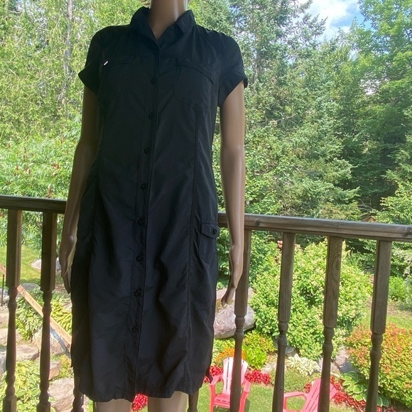 COLUMBIA Titanium Navy Blue Button Down
Activewear Sports Dress Size Medium - Picture 9 of 15